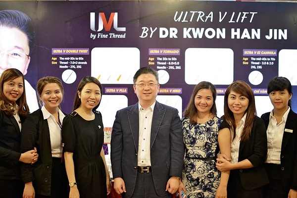 Ông Kwon Han Jin tại buổi giới thiệu chỉ tự tiêu Ultra V Lift