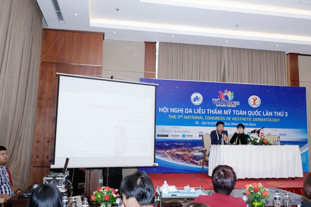 Tiến sĩ - Bác sĩ Vũ Thái Hà báo cáo tại Hội nghị