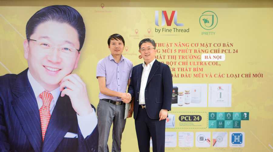 Các Bác sĩ và khách mời chụp hình kỷ niệm cùng Dr Kwon Han Jin